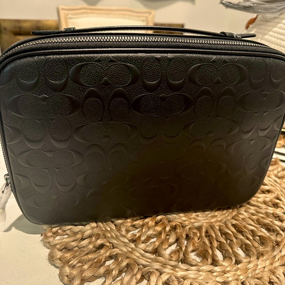 💕 Coach Multifunction Signature Leather Pouch Built In Wallet Bag 👝 NWT!!!♥️💕🎁🛍️ - Picture 5 of 12